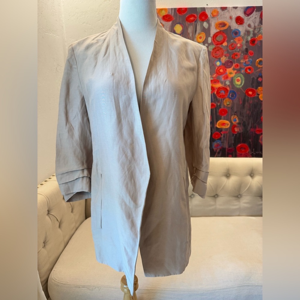 Aritzia Babaton
Power Hip Linen Blazer in Kasha Taupe size 8 - Picture 3 of 10